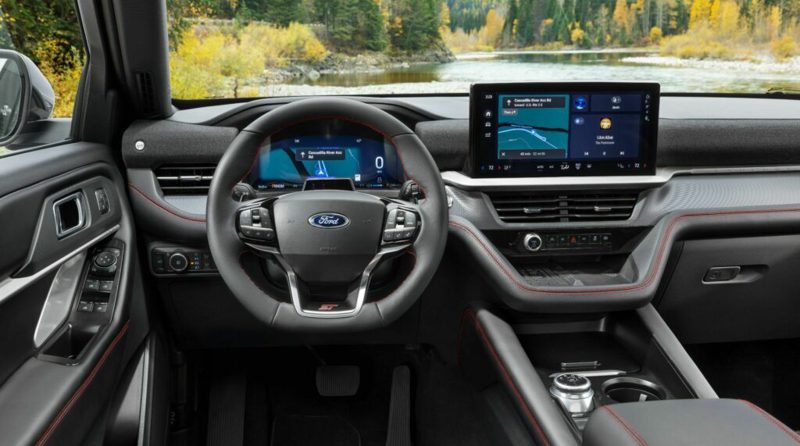 獨立式13.2吋橫向中央控螢幕與12.3 吋數位儀錶板做搭配。 圖／Ford