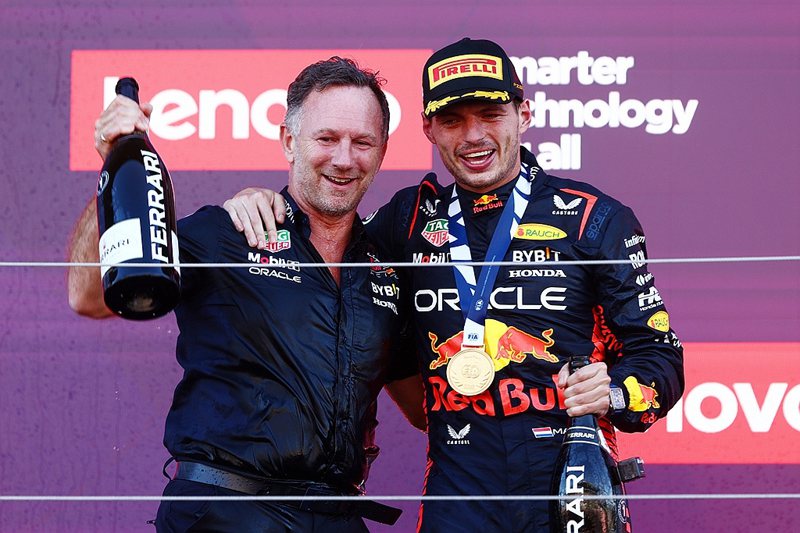 Red Bull車隊負責人Christian Horner（左）為奪第六個車隊總冠軍感到自豪，並展望Max Verstappen能在卡達站贏得車手冠軍。 圖／Red Bull提供