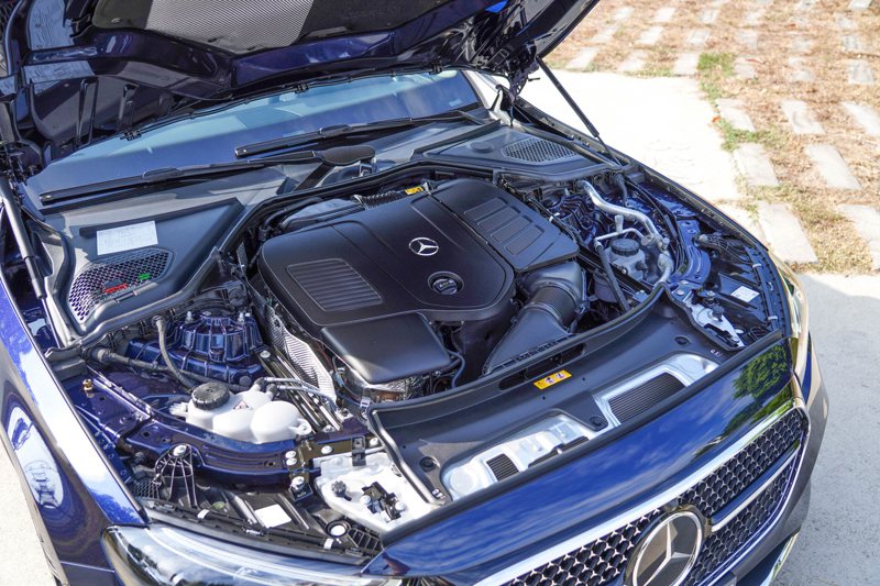 E200配備2.0T+48V ISG輕油電系統可輸出204(+23)hp/320Nm的動力。 記者趙駿宏／攝影