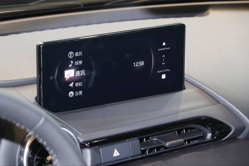 New Mazda MX-5 全面升級8.8吋中央資訊顯示幕。 記者陳威任／攝影
