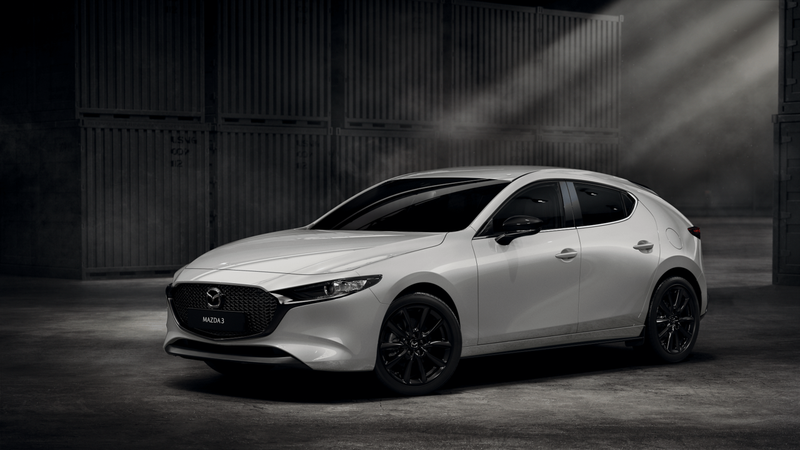 都會時尚房車 Mazda3 以日式魂動美學、細膩內裝質感、出眾操控體驗與完備周延的安全科技，深受年輕族群推崇，榮獲 2 月份進口轎車級距銷售冠軍。 圖／Mazda Taiwan提供