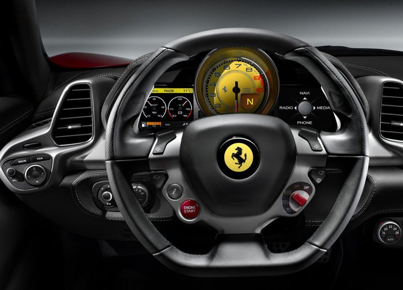 最早從458 Italia開始Ferrari就將方向燈按鈕整合在方向盤上。 圖／Ferrari