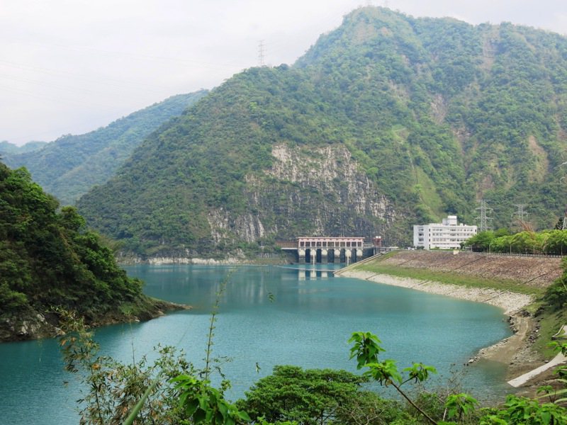明潭電廠是全台最大的抽蓄水力發電廠，是穩定台灣電力供應關鍵，昨天傍晚三部機組跳電，引發全台電力喫緊。圖／本報資料照片