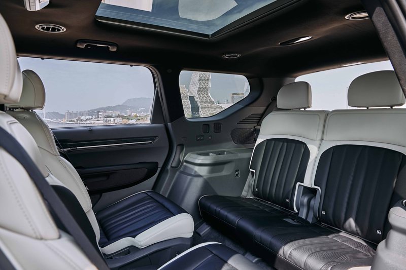 iF設計獎評委讚譽：「The Kia EV9拓展大型LSUV的美學可能性，同時兼具實用性；透過可旋轉的第二排座椅和各種貼心設計，則實現更加便利的車內生活。」 圖／台灣森那美起亞提供