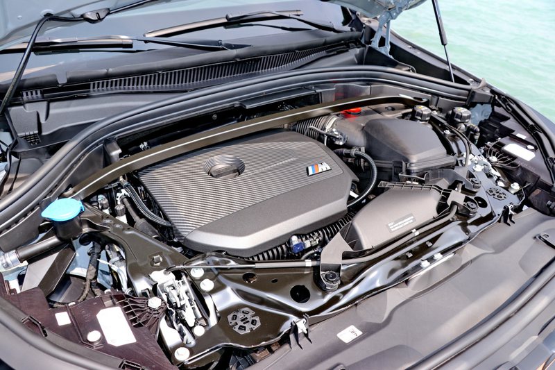 BMW X2 M35i xDrive車型則搭載M TwinPower Turbo渦輪增壓直列四缸汽油引擎。 記者陳威任／攝影