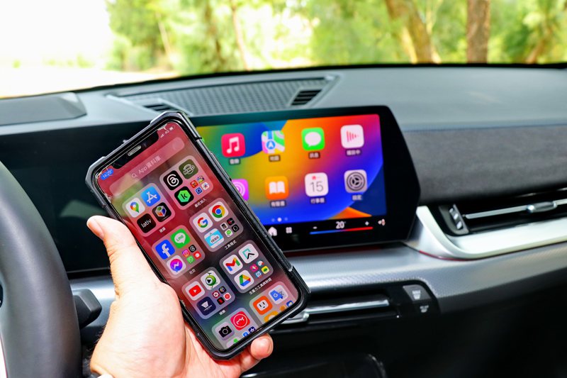 標配無線Apple CarPlay及無線Android Auto。 記者陳威任／攝影