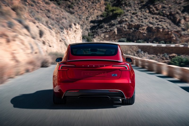 全新特斯拉Model 3 Performance車型標準售價自新台幣2,337,900元起，即日起開放Tesla台灣官方網站訂購與客製化選配。 圖／Tesla提供