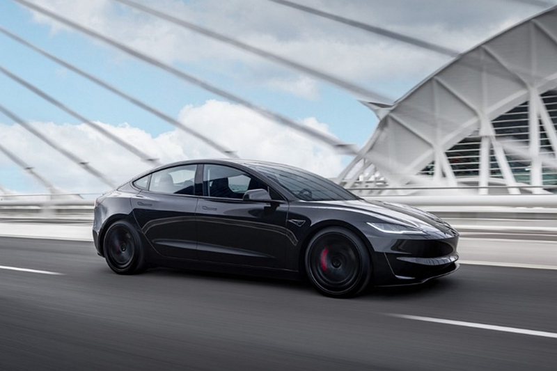 特斯拉Model 3 Performance 全新主動式減震系統讓您能以任何速度從容應對彎道並獲得最佳的控制性與舒適度。 圖／Tesla提供
