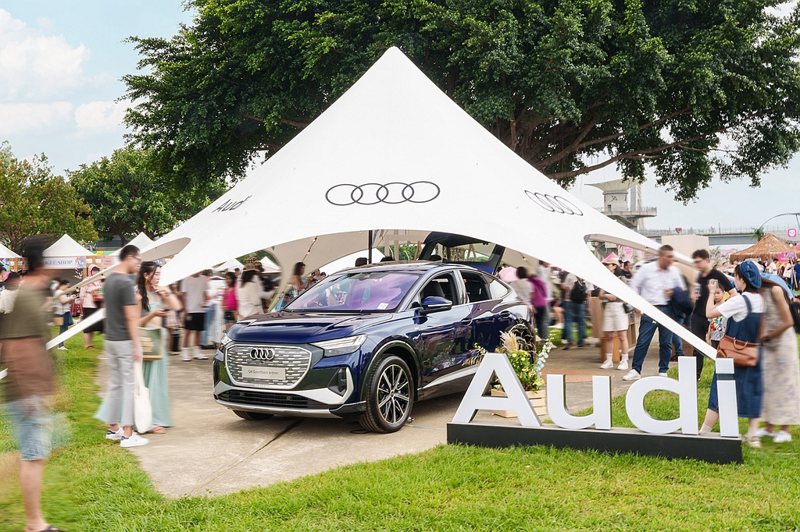 Audi Q4 Sportback e-tron為活動注入時尚「電」力，展演四環品牌的永續願景。 圖／Audi Taiwan提供
