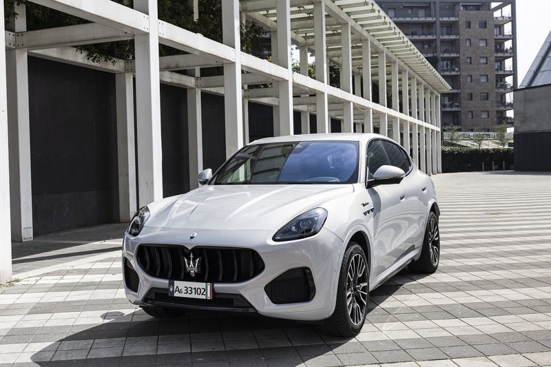 全新形象廣告再次強調義式美學所衍生的無窮力量，體會Maserati Grecale所帶來的義式狂潮。 圖／Maserati提供