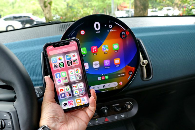 配備無線Apple Carplay與Android Auto。 記者陳威任／攝影