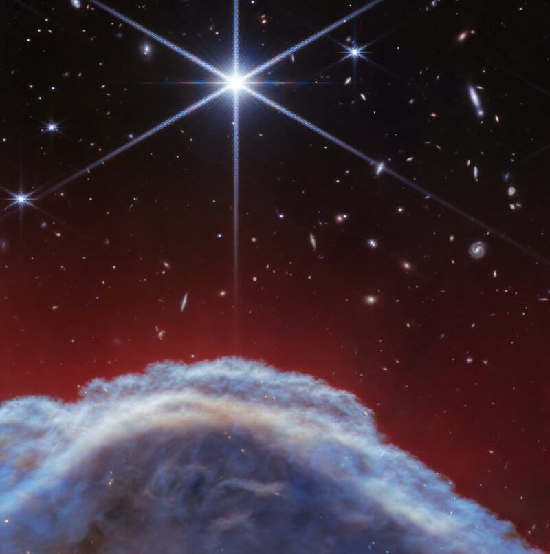韋伯太空望遠鏡捕捉到馬頭星雲歷來最清晰的紅外線影像。（圖取自twitter.com/NASAWebb）