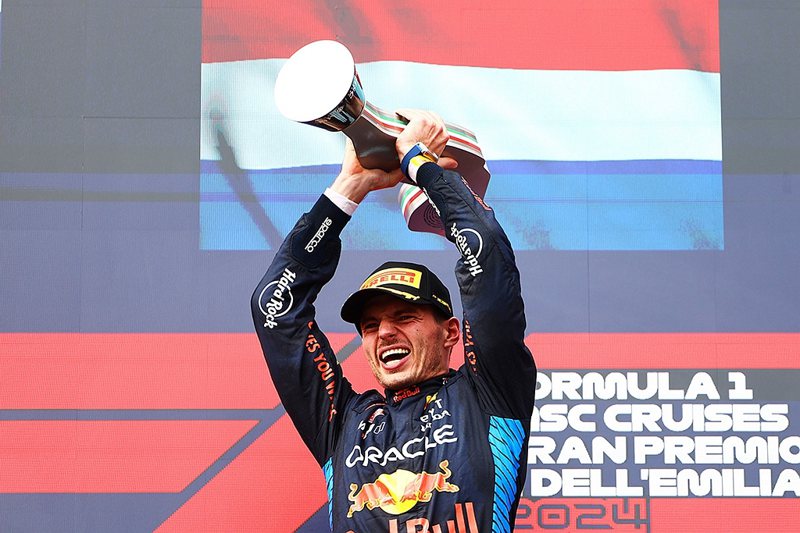 Red Bull車隊Max Verstappen成功抵禦Lando！拿下本季第五冠