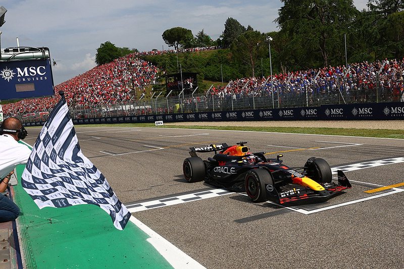 拿下本季第五勝的Max Verstappen賽後受訪時表示，「我到結束前都還在倒數圈數，看到方格旗的感覺真好！」 圖／Red Bull提供