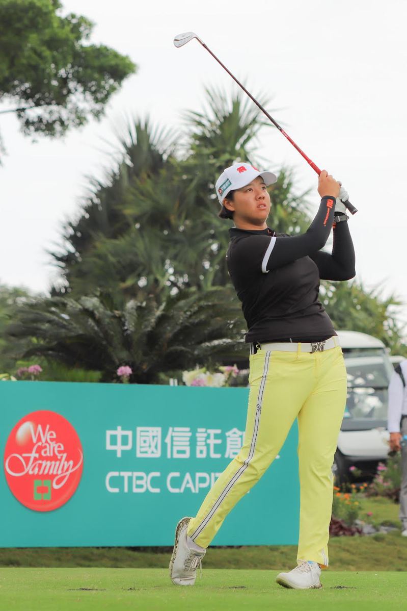 中國信託銀行贊助的「中國信託女子高爾夫之星」張雅淳將於2024中國信託女子公開賽全力拚戰。圖／中國信託銀行提供