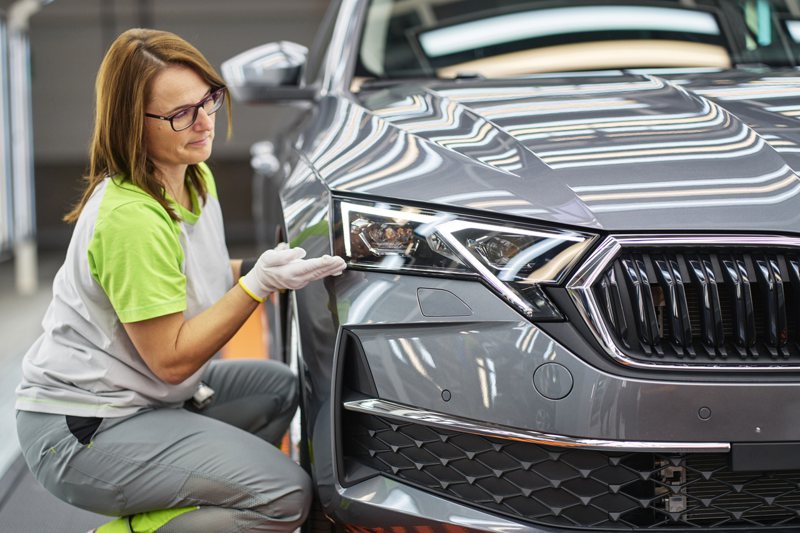 第四代小改款Škoda Octavia目前已在品牌位於捷克的Mladá Boleslav工廠量產，不過其預計會在今年下半年起將產線轉移至Kvasiny廠區生產。 摘自Škoda