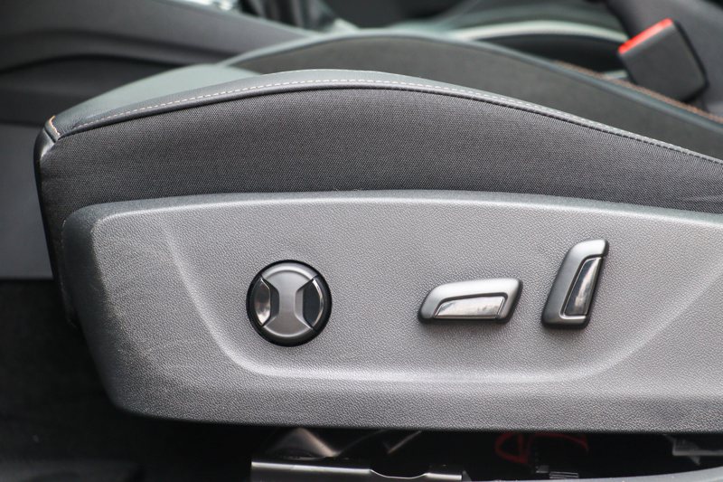小改款Škoda Scala的電動調整駕駛座椅列在選配項目的「駕馭樂趣套件」中。 記者黃俐嘉／攝影