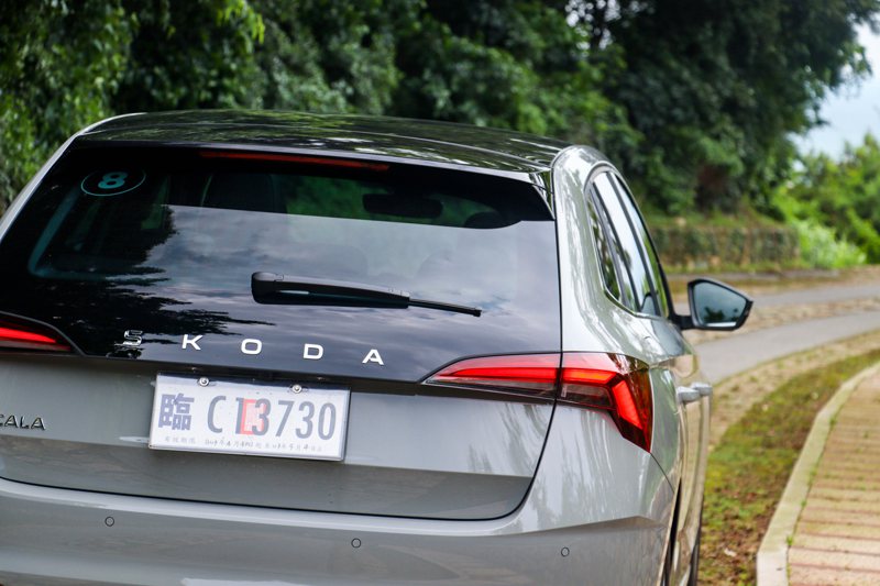 小改款Škoda Scala車尾上的「ŠKODA」字樣，換上最新的品牌識別。 記者黃俐嘉／攝影