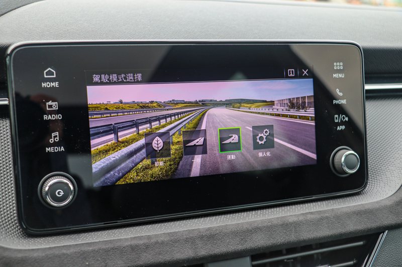 小改款Škoda Scala的Driving Mode Selection列在選配項目的「駕馭樂趣套件」中。 記者黃俐嘉／攝影