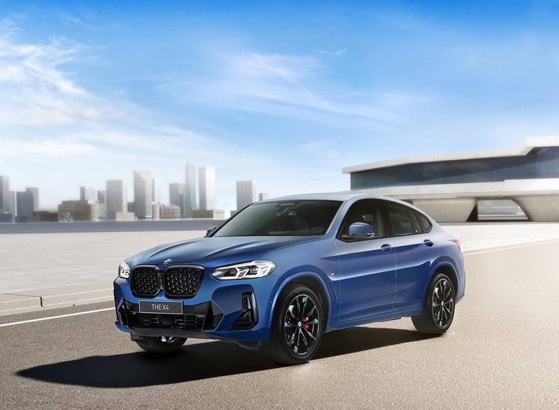 全新2024年式BMW X3與X4 xDrive30i M Sport車型升級M專屬20吋輪圈、紅色M煞車套件。 圖／BMW汎德提供