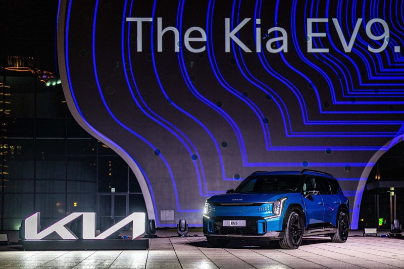 The Kia EV9純電智慧旗艦LSUV榮奪2024Taiwan Car Of The Year車訊風雲獎「年度風雲車」與「最佳進口電動車」雙冠殊榮！ 摘自Kia
