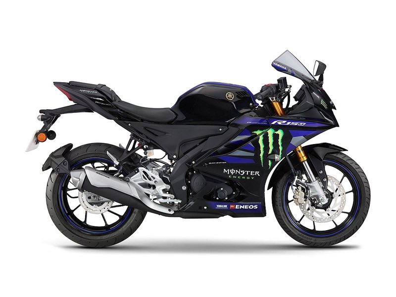 「Monster Energy Yamaha MotoGP Edition」結合「Monster Energy黑」和「Yamaha Racing藍」為「YZF-R15」交織出具磅礡氣勢的迷彩廠隊塗裝。 圖／Yamaha提供