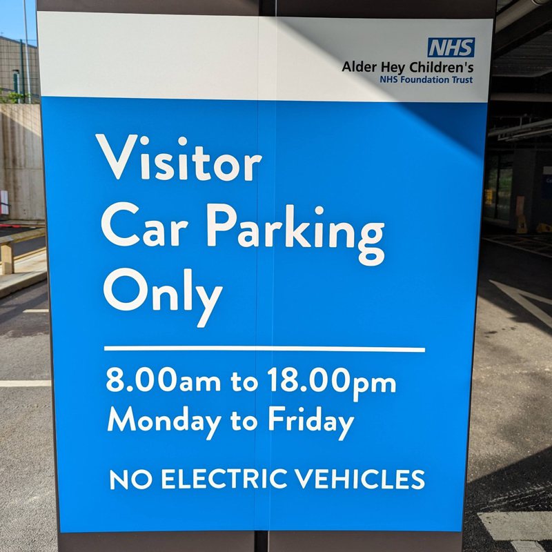 英國醫院禁止電動車進入停車場 原因是怕失火和爆炸?
