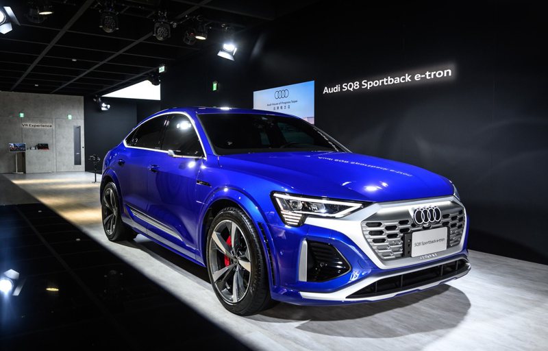 Audi House of Progress Taipei品牌概念店展出Audi SQ8 Sportback e-tron。 圖／Audi Taiwan提供
