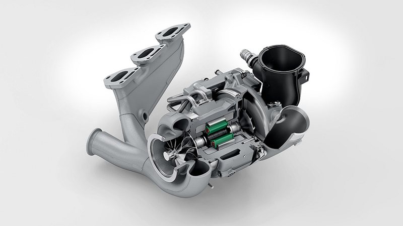 T-Hybrid系統搭載全新開發的電子排氣渦輪增壓系統，整合式電動馬達位於增壓器和渦輪扇葉之間，具備瞬間提升渦輪轉速的功能，即時增壓。 圖／Porsche提供