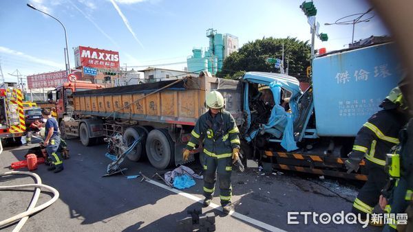 快訊／北市垃圾車撞上聯結車！車頭變形爛毀　駕駛送醫搶救中