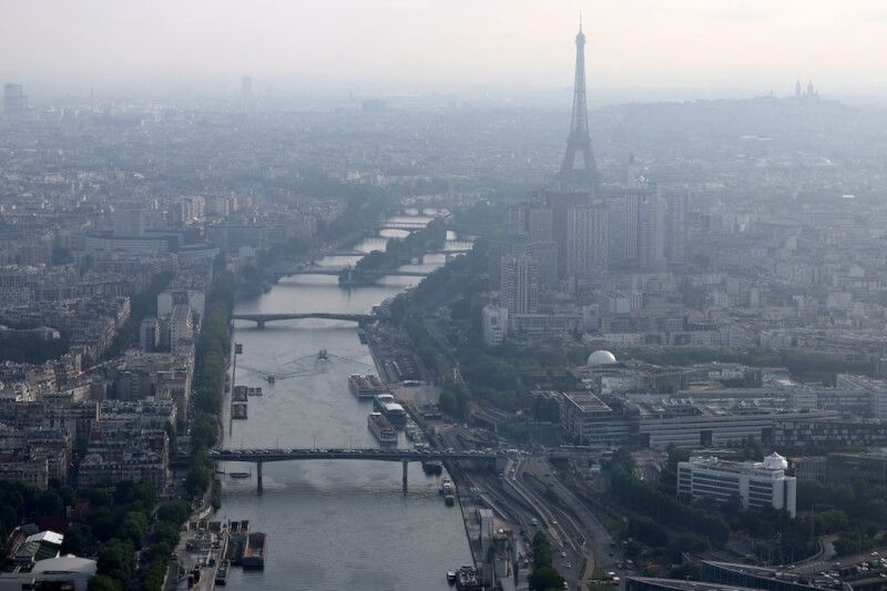 國際信評機構標準普爾公司1日調降法國主權評級。圖為法國巴黎街景。（路透社）