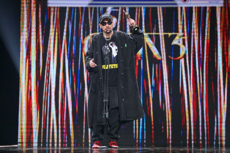 MC HotDog熱狗以專輯「髒藝術家」奪下第35屆金曲華語歌王。（台視提供）