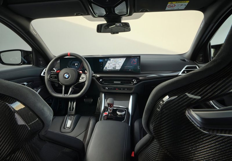 M3車系座艙升級至Operating System 8.5，實體按鍵精簡化後，由整合12.3吋儀表板和14.9吋中控螢幕的曲面螢幕組成。 圖／BMW