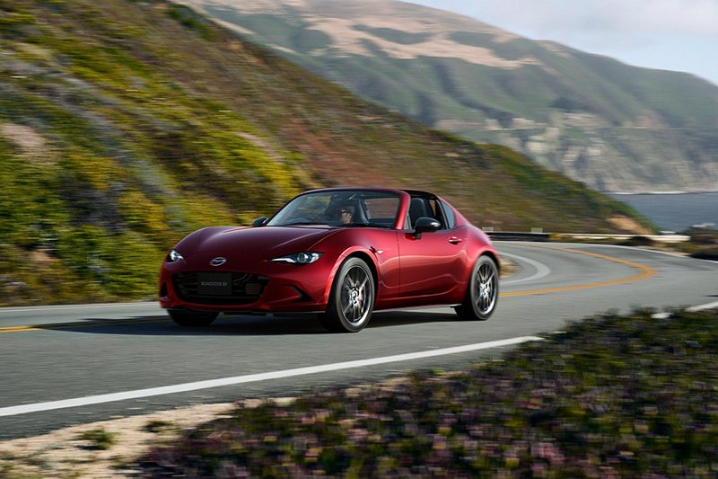 Mazda現行販售的Roadster RF、Mazda2兩款新車在測試引擎輸出時，改用不同的控制韌體來進行測試。 圖／Mazda網頁擷取