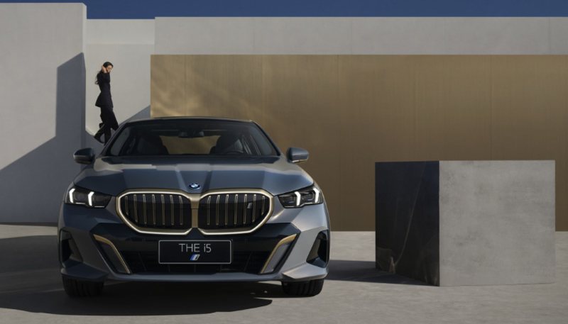 今年1月剛剛發布的BMW i5，經銷商也給出人民幣6萬元不等的報價優惠。 圖／BMW中國