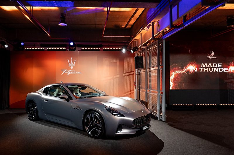 Maserati GranTurismo Folgore採用最先進的800V動力技術打造純電系統，搭載3具300kW永磁馬達並採前一後二配置，總輸出功率超越760CV，更可創造驚人的1,350Nm扭力。 圖／臺灣蒙地拿提供