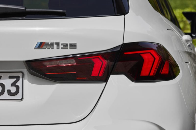 BMW首次在1 Series上拿掉了過往在汽油動力車型上的”i”字尾。 圖／BMW