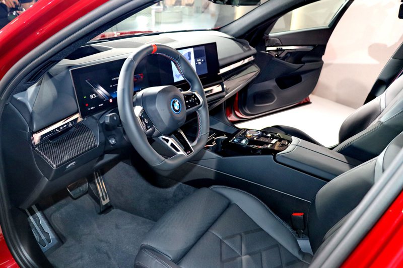 BMW i5 Touring純電豪華旅行車正式登場。 記者陳威任／攝影