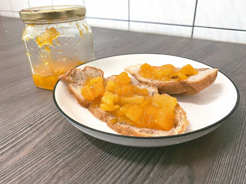 芒果產季，上網學習自製果醬。圖／林靜瑜提供