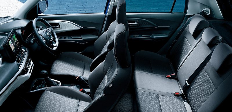 全新第四代Suzuki Swift煥然一新的車室設計，以駕駛者為中心的人機互動設計，懸浮式9吋螢幕給人印象深刻的視覺焦點。（圖為日規車型） 圖／Suzuki提供