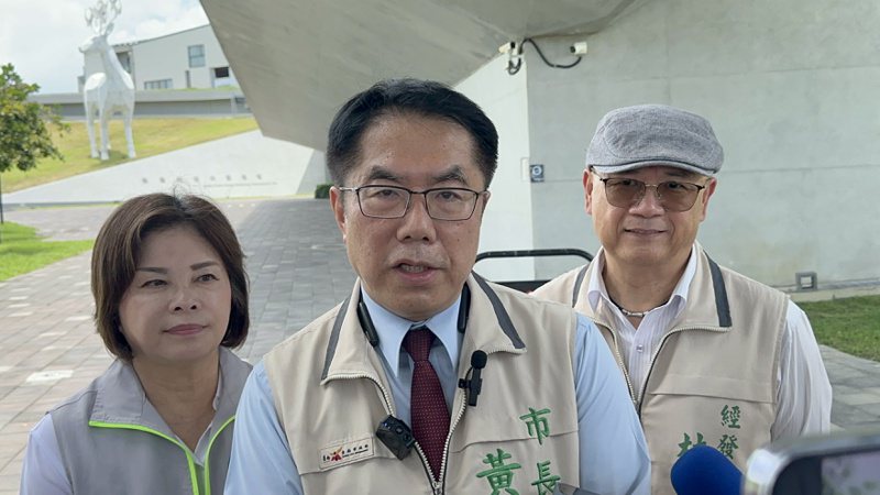 亞馬遜宣布在台投資條件要綠能，台南市長黃偉哲說，不必捨近求遠，就來台南，他也會努力爭取。記者周宗禎／攝影