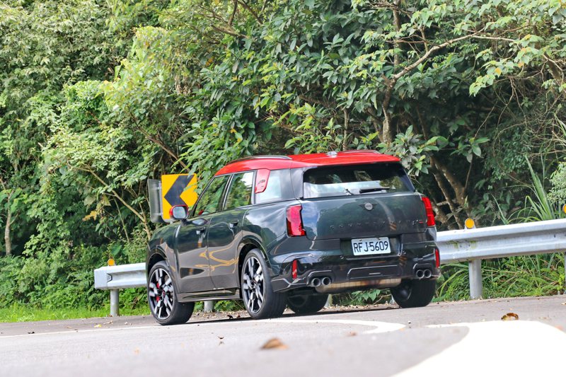 MINI JCW Countryman ALL4依然是熱血車主駕馭首選。 記者陳威任／攝影