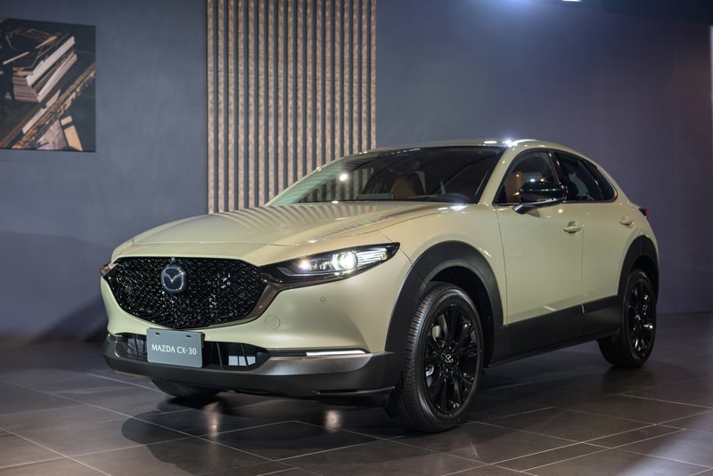 MAZDA CX-30 Retro Sports Edition由旗艦車型 20S Signature Carbon Edition 進行強化。 記者趙駿宏／攝影