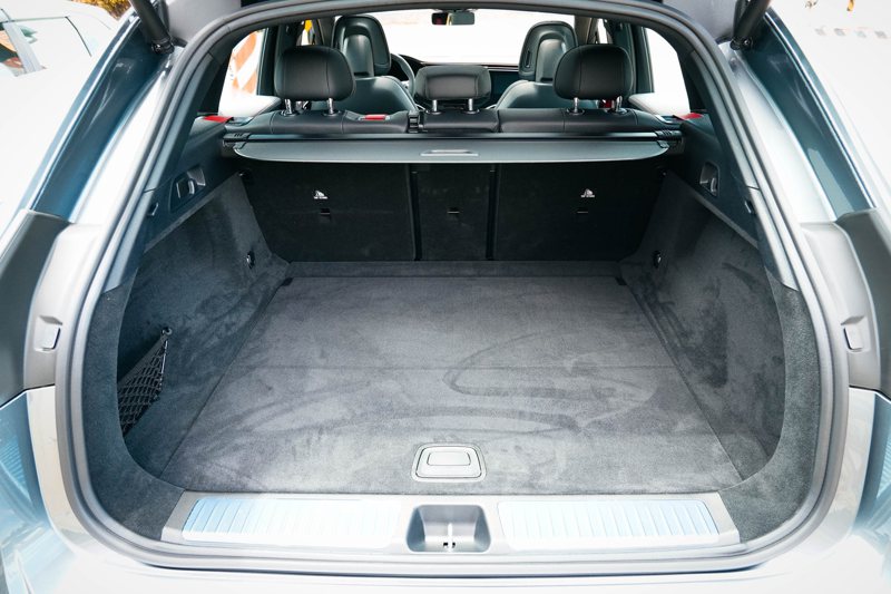 行李廂容積與一般版本的 EQE SUV 相同為520-1675公升。

 記者趙駿宏／攝影