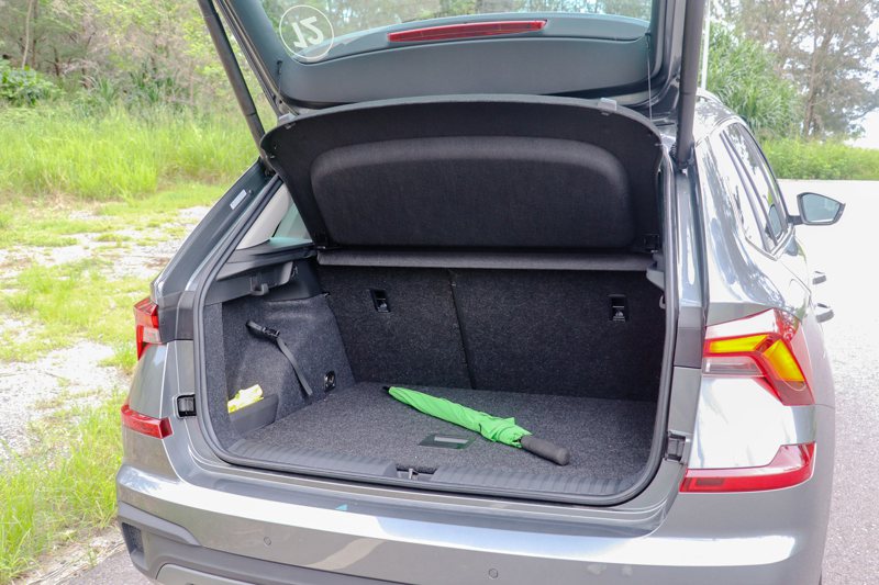 小改款Škoda Kamiq行李箱在一般情況下擁有400公升的空間。 記者黃俐嘉／攝影