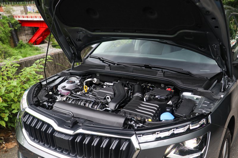 此次試駕的小改款Škoda Kamiq搭載具備ACT汽缸歇止裝置的1.5升TSI EVO渦輪增壓四缸引擎，搭配七速DSG雙離合器變速箱，最大馬力為150hp/25.5kgm。 記者黃俐嘉／攝影