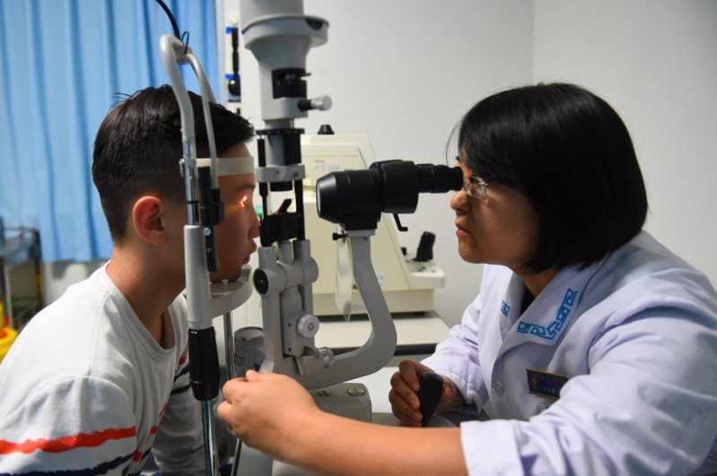 台中市國小到高中生視力不良率高於全國平均，去年更是六都最高。議員要求搶救學生視力。圖／聯合報系資料照片