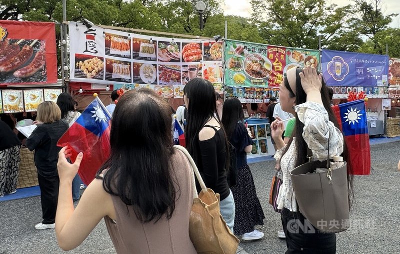 7月26至28日在東京代代木公園舉辦的「2024台灣FESTA」被網友指出有攤位置入中國五星旗引起議論。中央社記者楊明珠東京攝  113年7月29日