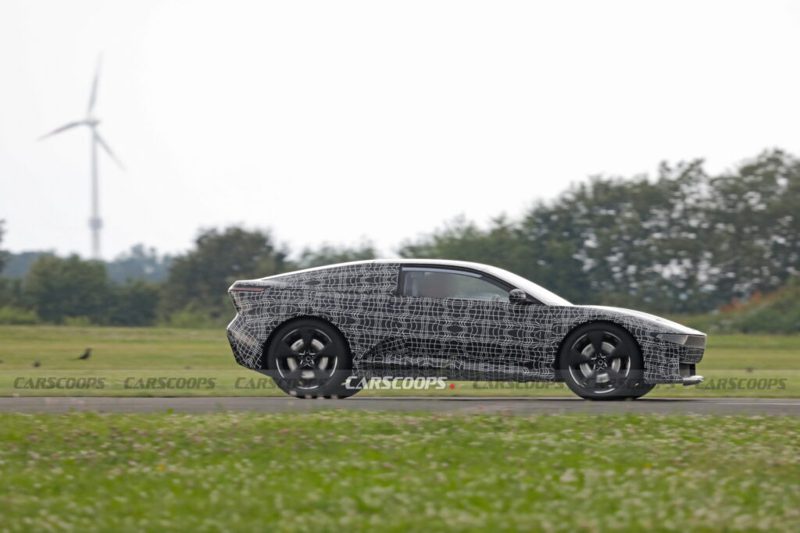 神秘BMW Neue Klasse Coupe偽裝測試車。 摘自Carscoops