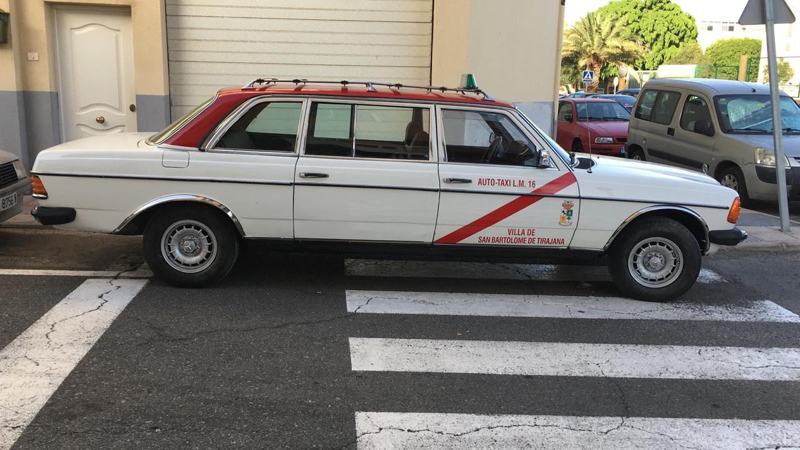 在大加那利島服役超過35年的Mercedes-Benz 240D(W123)計程車。 圖／摘自FB社團：Taxis de las Islas Canarias en fotos